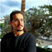 Laureato in Italianistica, master in Editoria, professore a scuola e università offre ripetizioni di letteratura italiana